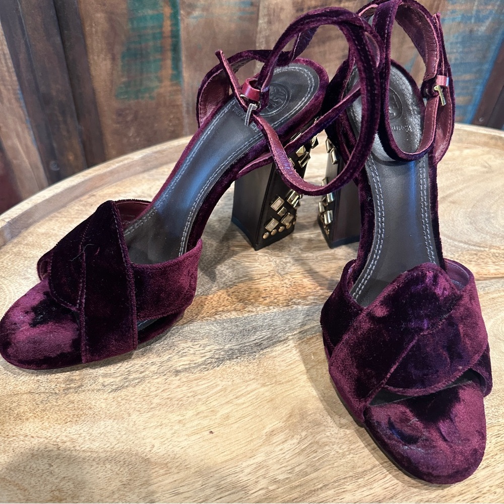Tory Burch Rich Maroon Velvet Gold Studded Block Heels. Luxurious. U.S. 7.5 - Picture 13 of 16